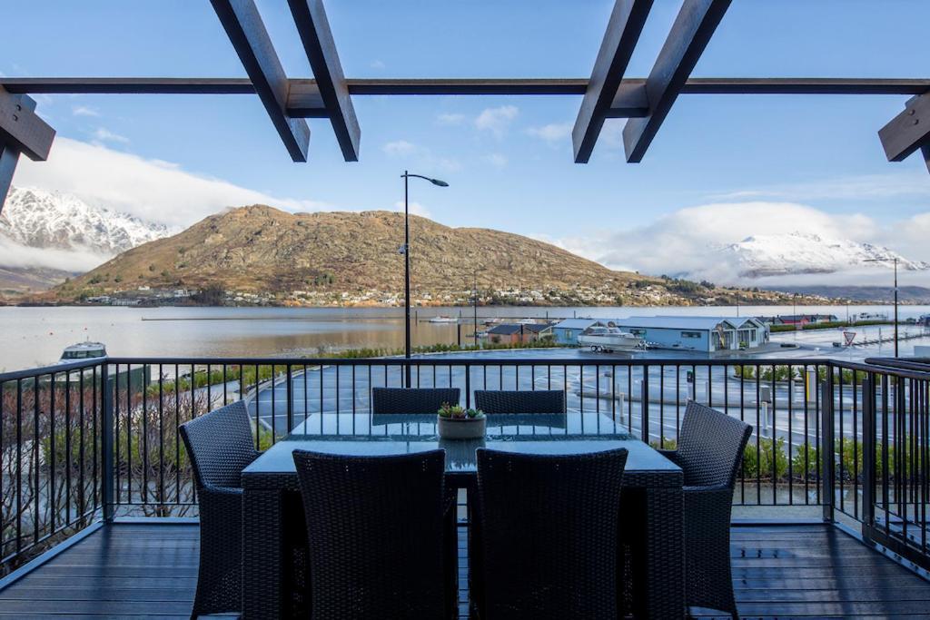Absolute Lakefront Location - 3 Bedroom Apartment Queenstown Exteriör bild