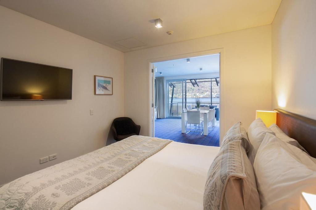 Absolute Lakefront Location - 3 Bedroom Apartment Queenstown Exteriör bild