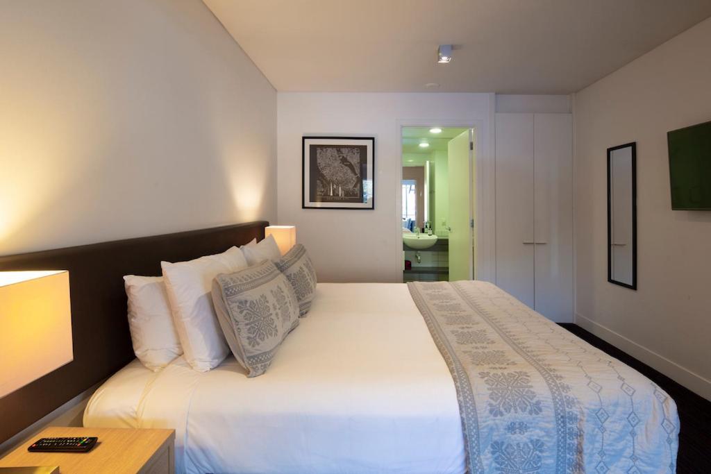 Absolute Lakefront Location - 3 Bedroom Apartment Queenstown Exteriör bild